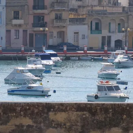 Birzebbugia - 100m From & Promenade Apartment